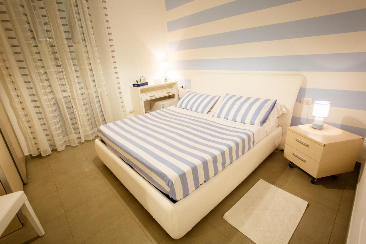Affittacamere E Appartamenti - Rent Rooms And Apartments Le Camere Nel Corso - Adults Only Специя Экстерьер фото
