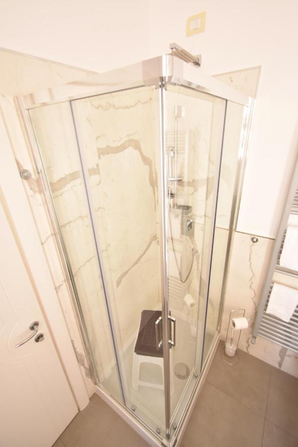 Affittacamere E Appartamenti - Rent Rooms And Apartments Le Camere Nel Corso - Adults Only Специя Экстерьер фото