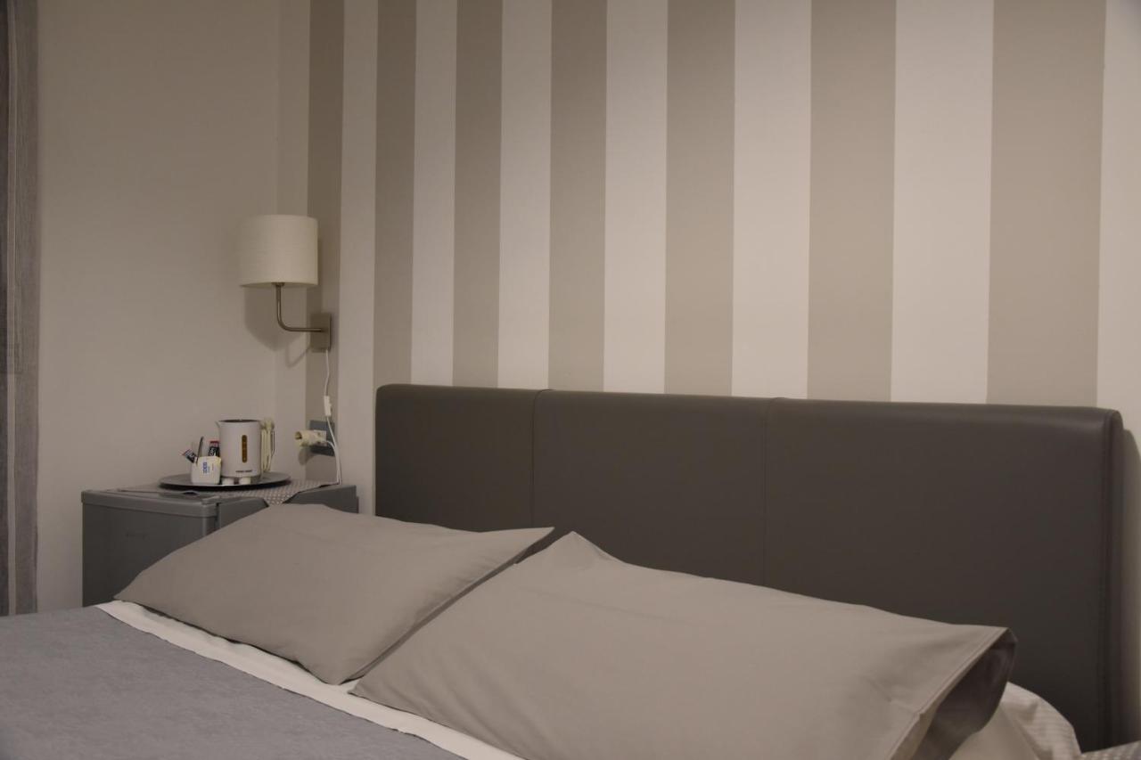Affittacamere E Appartamenti - Rent Rooms And Apartments Le Camere Nel Corso - Adults Only Специя Экстерьер фото