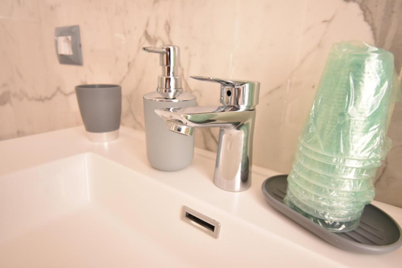 Affittacamere E Appartamenti - Rent Rooms And Apartments Le Camere Nel Corso - Adults Only Специя Экстерьер фото