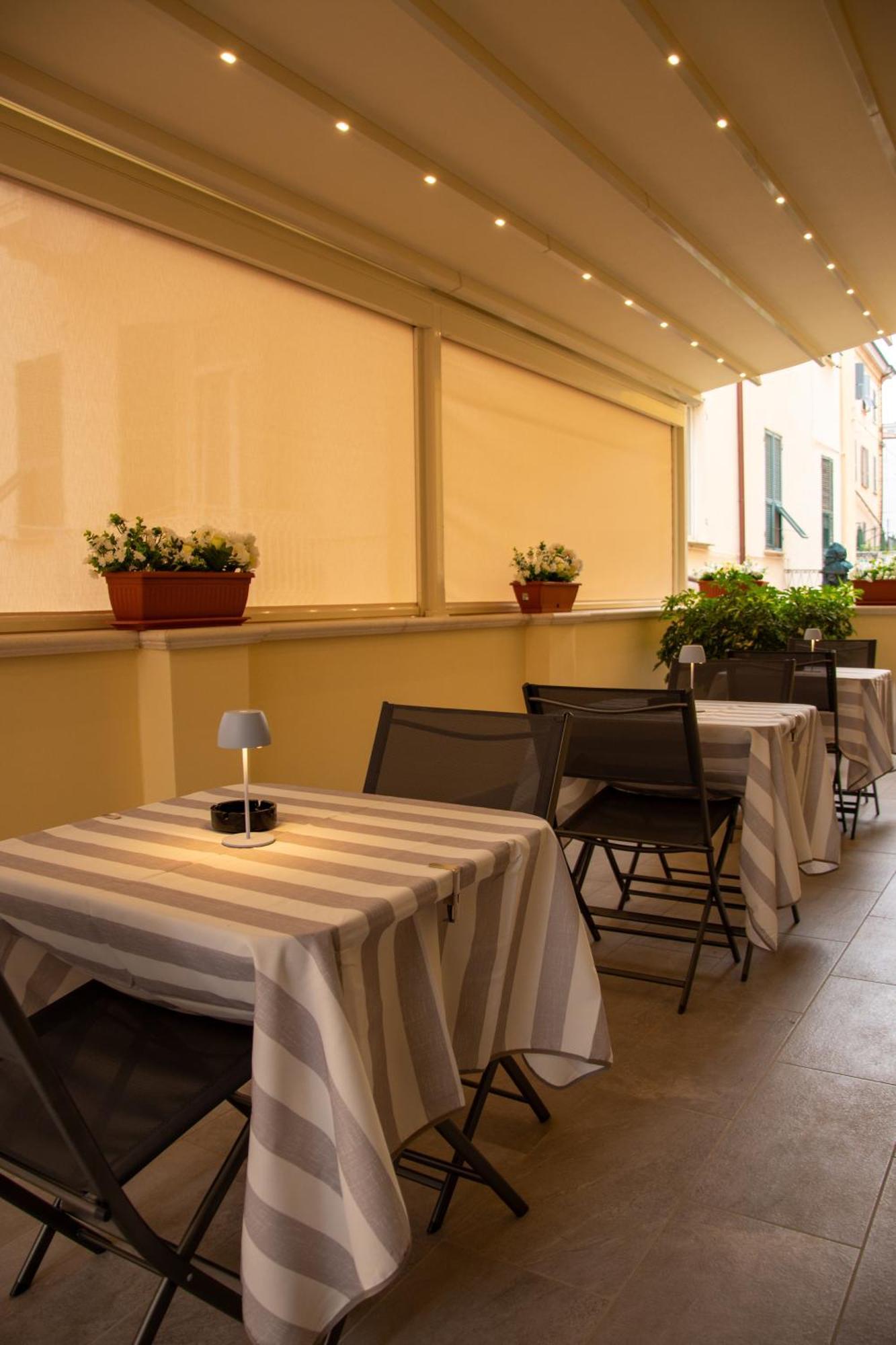 Affittacamere E Appartamenti - Rent Rooms And Apartments Le Camere Nel Corso - Adults Only Специя Экстерьер фото