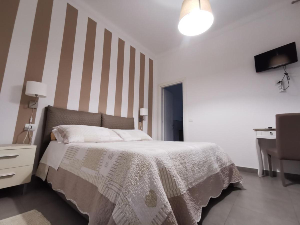 Affittacamere E Appartamenti - Rent Rooms And Apartments Le Camere Nel Corso - Adults Only Специя Экстерьер фото