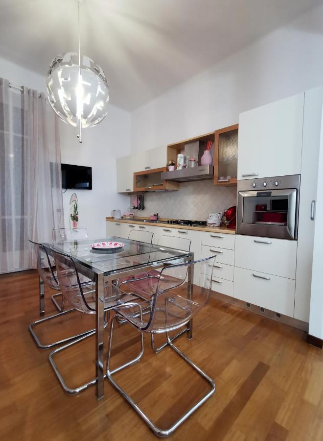 Affittacamere E Appartamenti - Rent Rooms And Apartments Le Camere Nel Corso - Adults Only Специя Экстерьер фото
