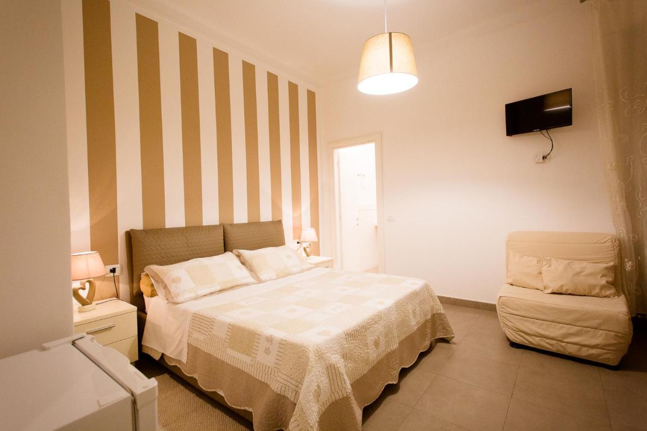 Affittacamere E Appartamenti - Rent Rooms And Apartments Le Camere Nel Corso - Adults Only Специя Экстерьер фото