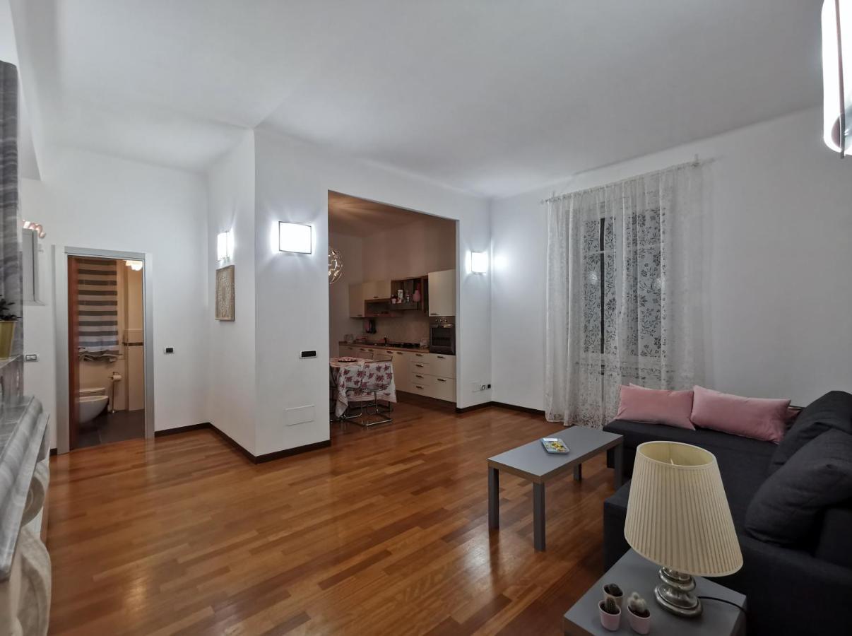 Affittacamere E Appartamenti - Rent Rooms And Apartments Le Camere Nel Corso - Adults Only Специя Экстерьер фото